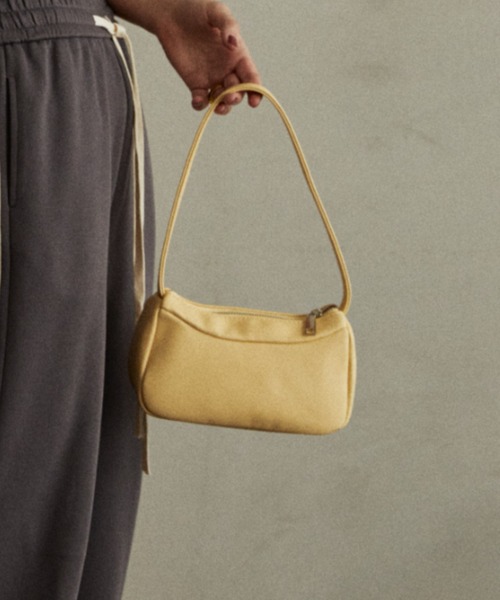 MERLOT（メルロー）の「フェイクレザーミニショルダーバッグ / 350mlペットボトル収納可能（ショルダーバッグ・レディース・ブラック/イエロー・FREE）」の9枚目の写真