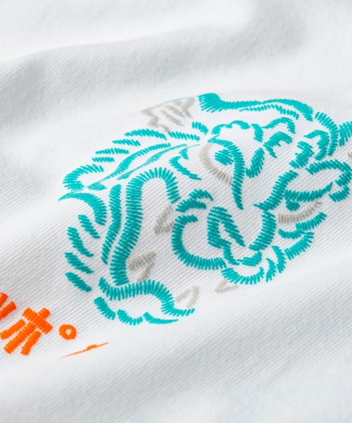 シジュウナナ(シジュウナナ)の「【 47 / シジュウナナ 】 大阪 マップ Tシャツ 半袖 観光地 刺繍風 OSAKA MAP Tee④ WEE(Tシャツ/カットソー・レディース・ブラック/ホワイト・XL/L/M)」の5枚目の写真