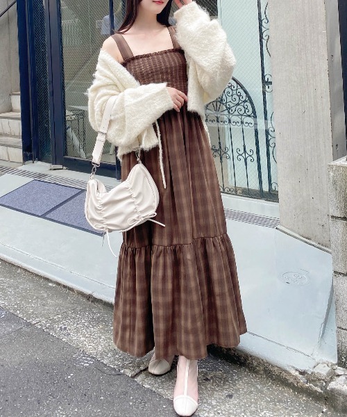 INGNI(イング)の「チェック柄シャーリングワンピース(ワンピース・レディース・ブラック系/ブラウン系その他2・M)」の2枚目の写真