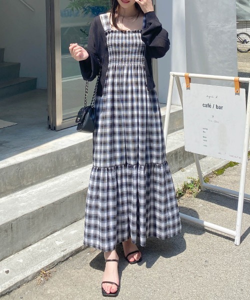 INGNI(イング)の「チェック柄シャーリングワンピース(ワンピース・レディース・ブラック系/ブラウン系その他2・M)」の3枚目の写真