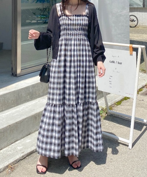INGNI(イング)の「チェック柄シャーリングワンピース(ワンピース・レディース・ブラック系/ブラウン系その他2・M)」の4枚目の写真