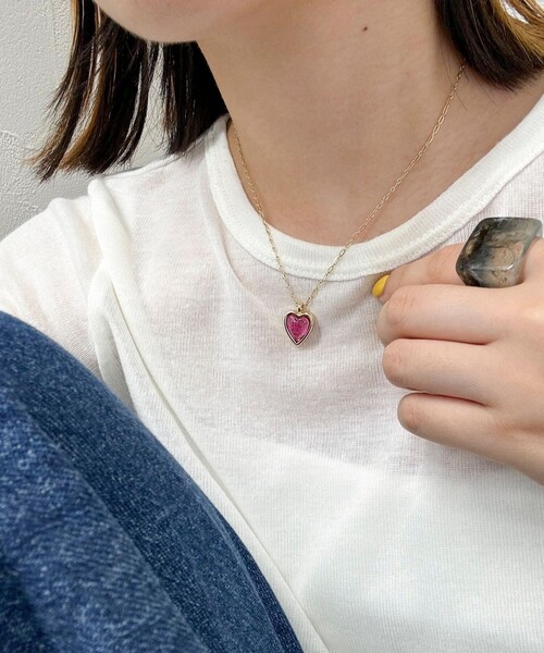 fredy emue（フレディエミュ）の「クリアハートトップネックレス（ネックレス・レディース・ブルー/ゴールド/グリーン/ピンク・FREE）」の3枚目の写真