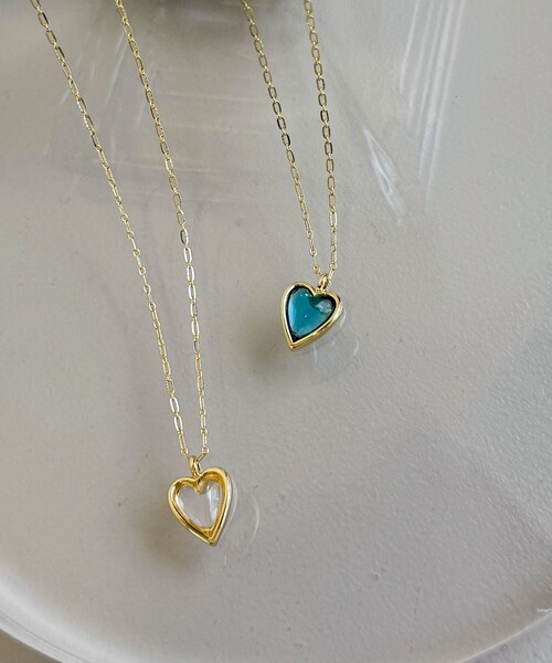 fredy emue（フレディエミュ）の「クリアハートトップネックレス（ネックレス・レディース・ブルー/ゴールド/グリーン/ピンク・FREE）」の6枚目の写真