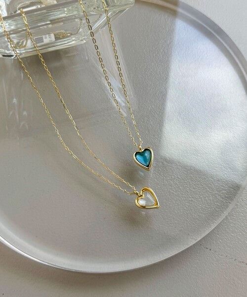 fredy emue（フレディエミュ）の「クリアハートトップネックレス（ネックレス・レディース・ブルー/ゴールド/グリーン/ピンク・FREE）」の7枚目の写真