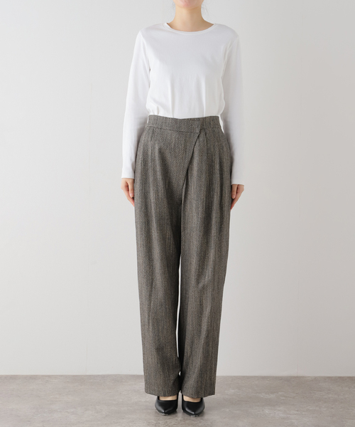 AMOMENTO（アモーメント）の「【AMOMENTO / アモーメント】WOOL TWO TUCK WRAP PANTS　AM24FWW01PT（その他パンツ・レディース・ライトグレー・SMALL）」の2枚目の写真