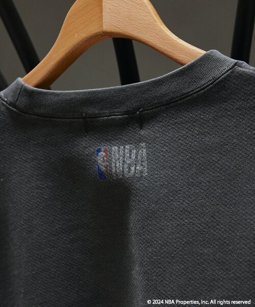 OFF THE COURT by NBA（オフザコートバイエヌビーエー）の「Off The Court by NBA / オフ・ザ・コート バイ NBA 別注 スウェット（スウェット・メンズ・オートミール/ネイビー/アイボリー/ブラック/ブラック系その他/オレンジ/グレー・LARGE/MEDIUM/SMALL）」の13枚目の写真