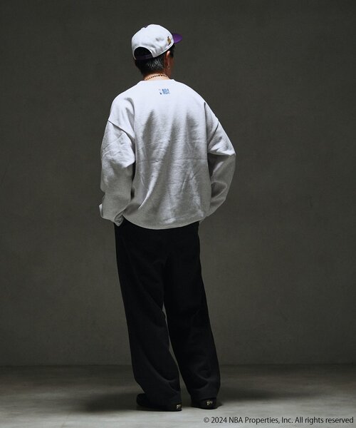 OFF THE COURT by NBA（オフザコートバイエヌビーエー）の「Off The Court by NBA / オフ・ザ・コート バイ NBA 別注 スウェット（スウェット・メンズ・オートミール/ネイビー/アイボリー/ブラック/ブラック系その他/オレンジ/グレー・LARGE/MEDIUM/SMALL）」の21枚目の写真