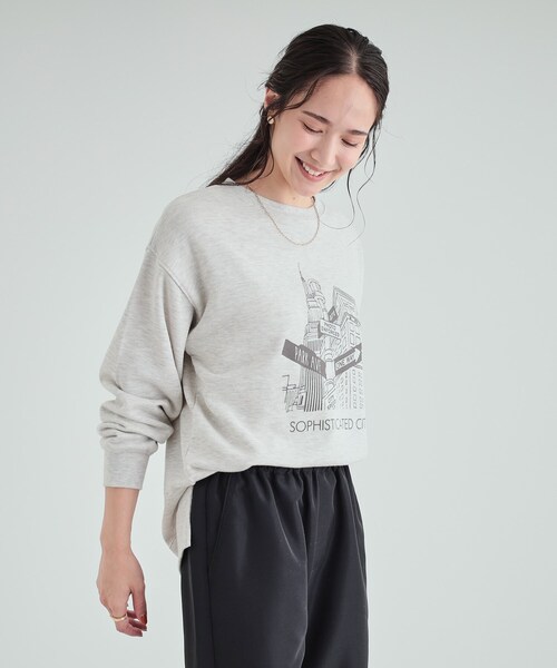 SHOO・LA・RUE（シューラルー）の「【S-LL/洗える】レイヤードも楽しめる プリントスウェット（スウェット・レディース・ダークグレー/ワイン系1/グレー系1/ブラック系2/ホワイト系3/オフホワイト/アイボリー系2/ブラウン系1・03/02/01/04）」の10枚目の写真