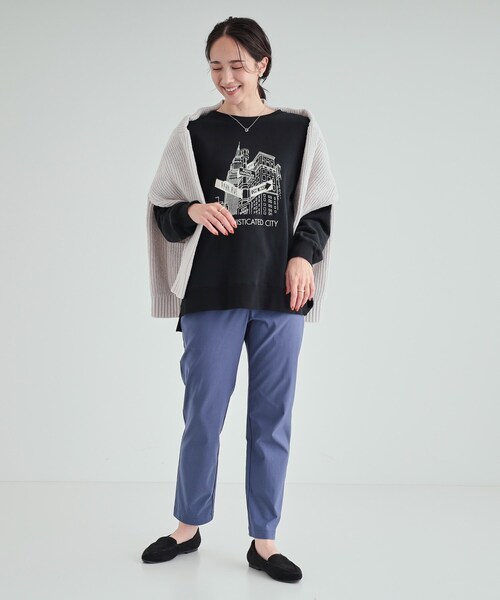 SHOO・LA・RUE（シューラルー）の「【S-LL/洗える】レイヤードも楽しめる プリントスウェット（スウェット・レディース・ダークグレー/ワイン系1/グレー系1/ブラック系2/ホワイト系3/オフホワイト/アイボリー系2/ブラウン系1・03/02/01/04）」の15枚目の写真