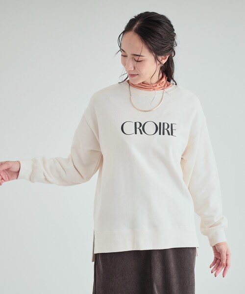 SHOO・LA・RUE（シューラルー）の「【S-LL/洗える】レイヤードも楽しめる プリントスウェット（スウェット・レディース・ダークグレー/ワイン系1/グレー系1/ブラック系2/ホワイト系3/オフホワイト/アイボリー系2/ブラウン系1・03/02/01/04）」の17枚目の写真