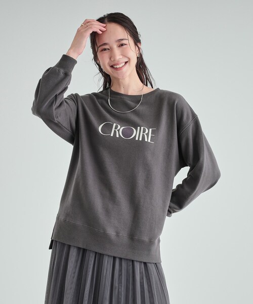 SHOO・LA・RUE（シューラルー）の「【S-LL/洗える】レイヤードも楽しめる プリントスウェット（スウェット・レディース・ダークグレー/ワイン系1/グレー系1/ブラック系2/ホワイト系3/オフホワイト/アイボリー系2/ブラウン系1・03/02/01/04）」の21枚目の写真