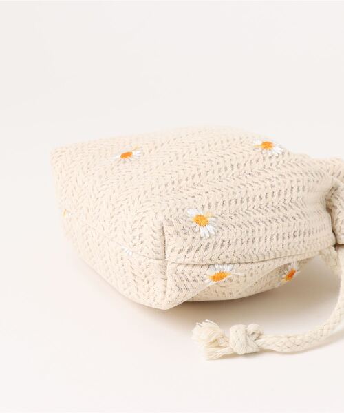 Pochi Pouch(ポチポーチ)の「Pochi Pouch/2way 花柄 マルチ 巾着/ショルダーバッグ(ショルダーバッグ・レディース・ホワイト/ベージュ/ブラウン/ホワイト系その他/ブラウン系その他/ベージュ系その他・FREE)」の8枚目の写真