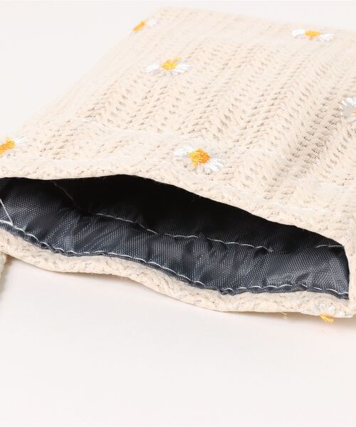 Pochi Pouch(ポチポーチ)の「Pochi Pouch/2way 花柄 マルチ 巾着/ショルダーバッグ(ショルダーバッグ・レディース・ホワイト/ベージュ/ブラウン/ホワイト系その他/ブラウン系その他/ベージュ系その他・FREE)」の9枚目の写真