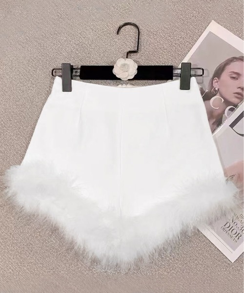 kirakiraShop(キラキラショップ)の「ファー ハイウエスト ショート パンツ(その他パンツ・レディース・ブラック/ホワイト・S/M/L)」の1枚目の写真
