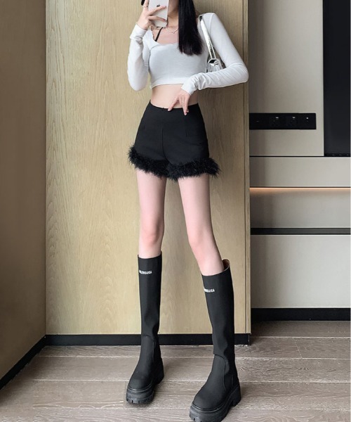 kirakiraShop(キラキラショップ)の「ファー ハイウエスト ショート パンツ(その他パンツ・レディース・ブラック/ホワイト・S/M/L)」の4枚目の写真
