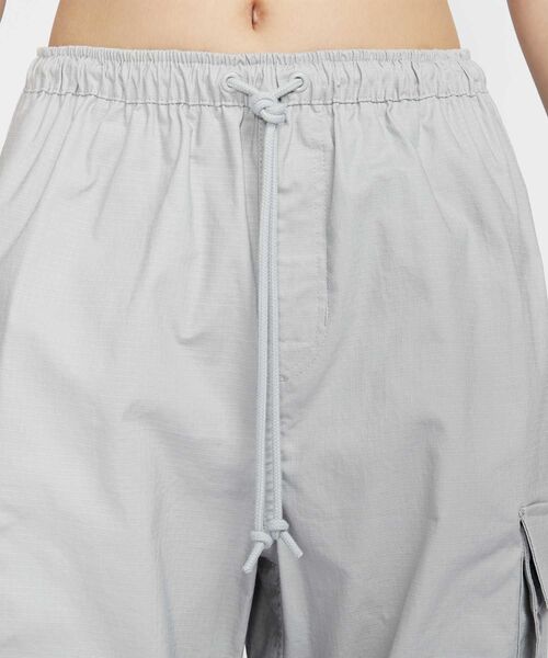 NIKE(ナイキ)の「ナイキ スポーツウェア ウィメンズ ミッドライズ カーゴ パンツ / Nike Sportswear Women's Mid-Rise Cargo Pants FV7521-077 Light Smoke Grey(カーゴパンツ・レディース・スモークグレー・S/M/L/2XL/XL/XS)」の11枚目の写真