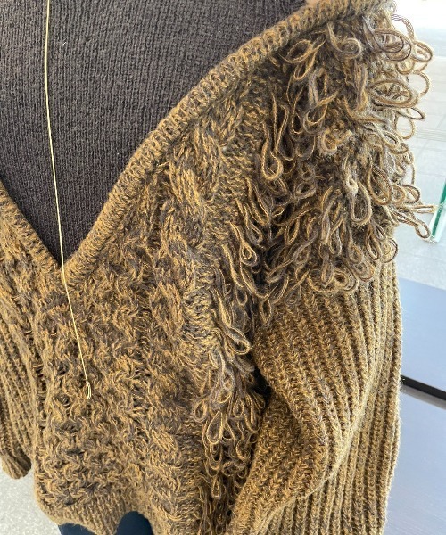 AIC.（エーアイシー）の「カットアウトループ編みニット（ニット