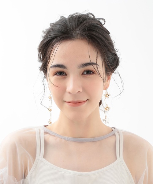 CALIN STANDARD(カリンスタンダード)の「◆◆金属アレルギー対応◆◆〈ecru〉 フラワーイヤリング(イヤリング・レディース・ゴールド・FREE)」の2枚目の写真
