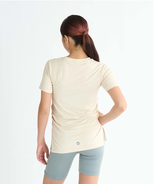 ROXY(ロキシー)の「TAKE YOUR TIME /ロキシー水陸両用サイドスリット半袖Tシャツ(Tシャツ/カットソー・レディース・カーキ/ベージュ/ブラック・MEDIUM/LARGE/SMALL)」の6枚目の写真