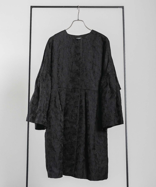 RAW FUDGE（ローファッジ）の「ボタニカルジャガードコート（ノーカラーコート・レディース・ブラック・M）」の4枚目の写真