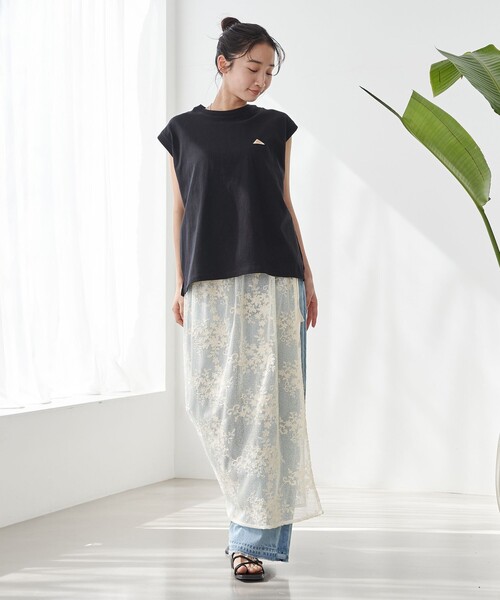 KELTY(ケルティ)の「KELTY(ケルティ)別注 ワンポイントロゴ ノースリーブTシャツ(Tシャツ/カットソー・レディース・ホワイト/ブラック/ネイビー/オレンジ・M/L)」の6枚目の写真
