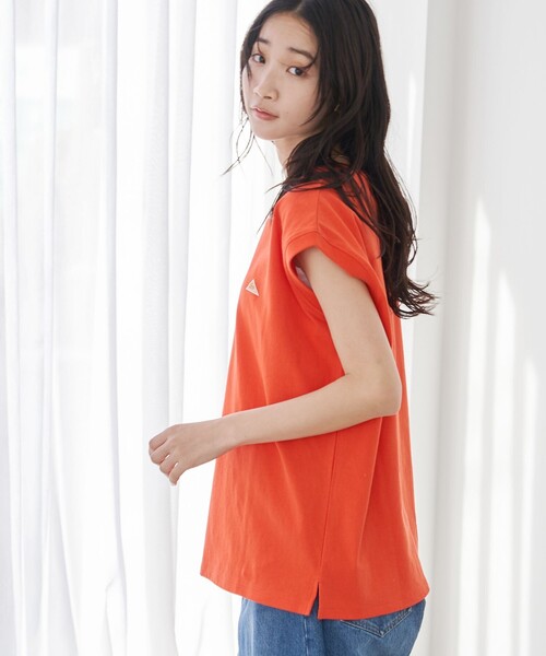 KELTY(ケルティ)の「KELTY(ケルティ)別注 ワンポイントロゴ ノースリーブTシャツ(Tシャツ/カットソー・レディース・ホワイト/ブラック/ネイビー/オレンジ・M/L)」の9枚目の写真