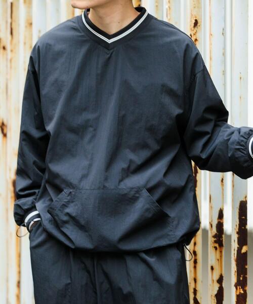 ITEMS URBANRESEARCH(アイテムズ アーバンリサーチ)の「『セットアップ対応』ナイロン ラインリブ ドロストプルオーバー(その他トップス・メンズ・ネイビー/チャコールグレー/ブラック・LARGE/MEDIUM)」の13枚目の写真