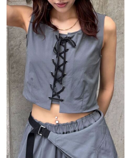 EMODA（エモダ）の「レースアップナイロントップス（Tシャツ/カットソー・レディース・ブラック/グレー/ホワイト・FREE）」の3枚目の写真