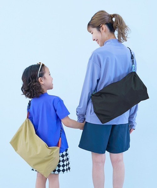 devirock(デビロック)の「親子で使える やわらか 2WAY プールバッグ(スイムグッズ・キッズ・ピンク/イエロー/ベージュ/ブラック/ブルーグレー/グリーン系・ONE SIZE)」の16枚目の写真