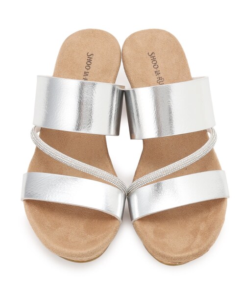 SHOO・LA・RUE(シューラルー)の「キラキラループマガールサンダル(サンダル・レディース・シルバー/オフホワイト/ブラック・45/35)」の4枚目の写真