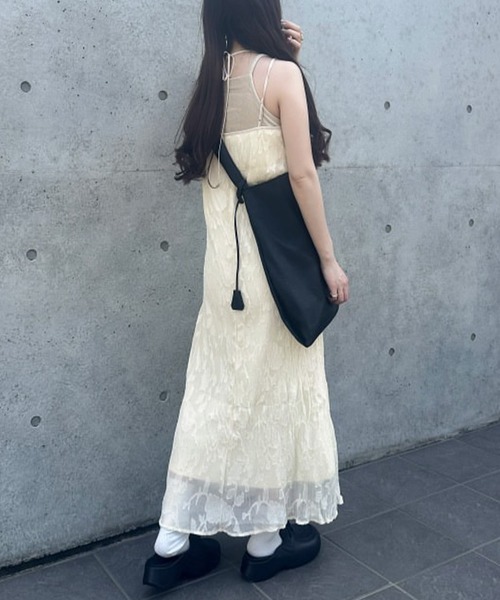 JUNOAH（ジュノア）の「フラワージャガードプリーツキャミワンピース（ワンピース・レディース・ネイビー/クリーム/ブラック・LARGE/MEDIUM/SMALL）」の2枚目の写真