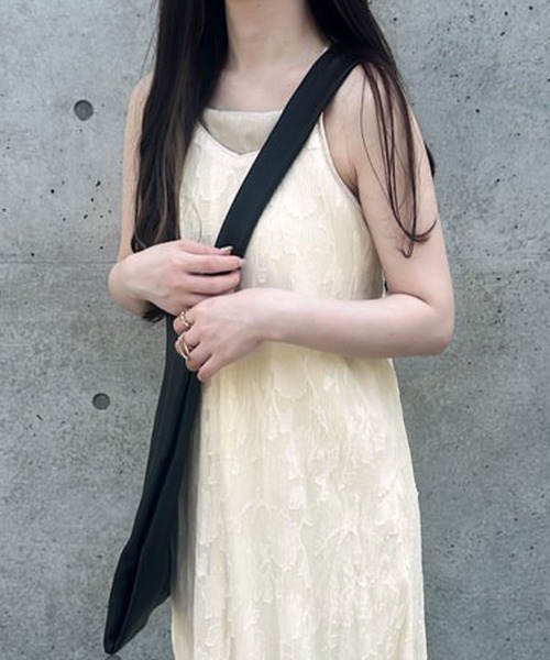 JUNOAH（ジュノア）の「フラワージャガードプリーツキャミワンピース（ワンピース・レディース・ネイビー/クリーム/ブラック・LARGE/MEDIUM/SMALL）」の7枚目の写真