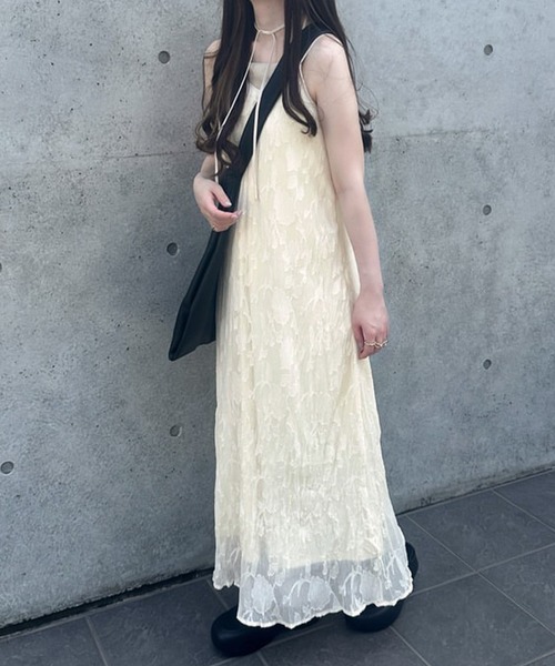 JUNOAH（ジュノア）の「フラワージャガードプリーツキャミワンピース（ワンピース・レディース・ネイビー/クリーム/ブラック・LARGE/MEDIUM/SMALL）」の10枚目の写真