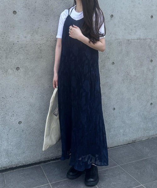 JUNOAH（ジュノア）の「フラワージャガードプリーツキャミワンピース（ワンピース・レディース・ネイビー/クリーム/ブラック・LARGE/MEDIUM/SMALL）」の13枚目の写真