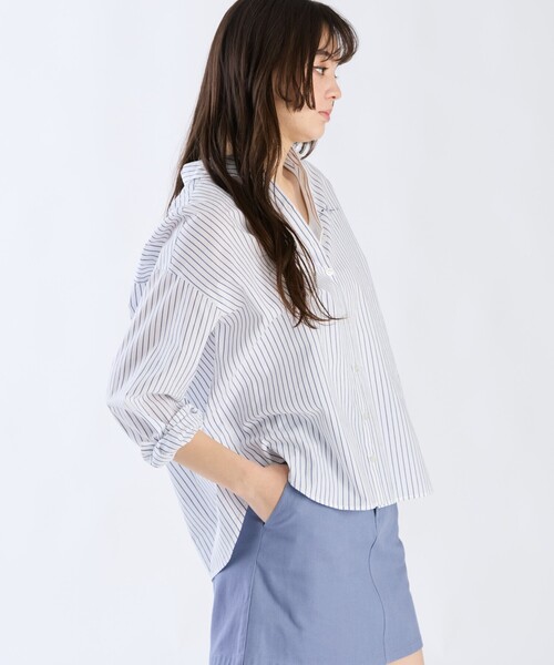 To b. by agnes b.（トゥービーバイアニエスベー）の「コットン ストライプ ロングスリーブ シャツ（シャツ/ブラウス・レディース・ホワイト・36/38/40）」の3枚目の写真