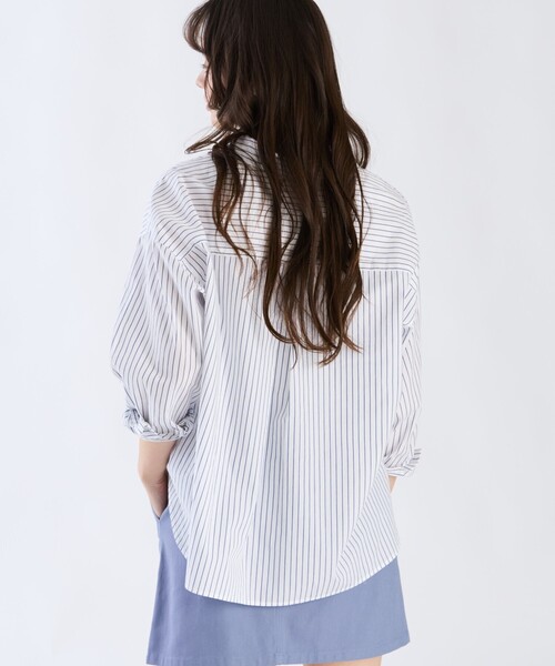 To b. by agnes b.（トゥービーバイアニエスベー）の「コットン ストライプ ロングスリーブ シャツ（シャツ/ブラウス・レディース・ホワイト・36/38/40）」の4枚目の写真