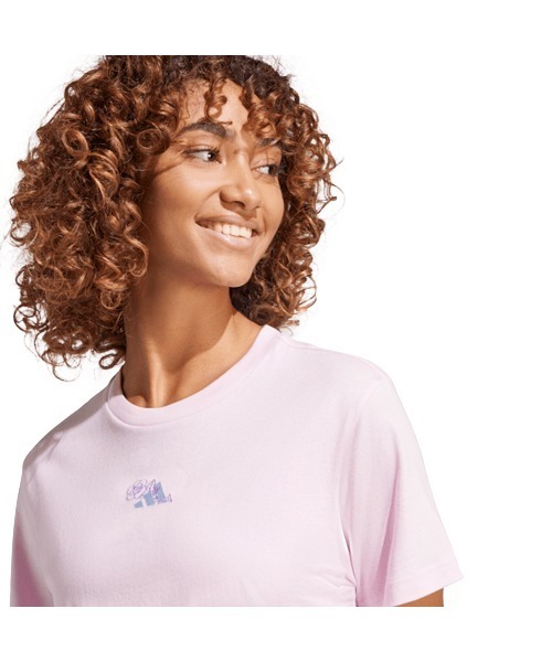 adidas(アディダス)の「アディダス adidas ラウンジ ミニ グラフィック半袖Tシャツ(Tシャツ/カットソー・レディース・スモークピンク/ブラック/ピンク・S/M/L/XL)」の7枚目の写真