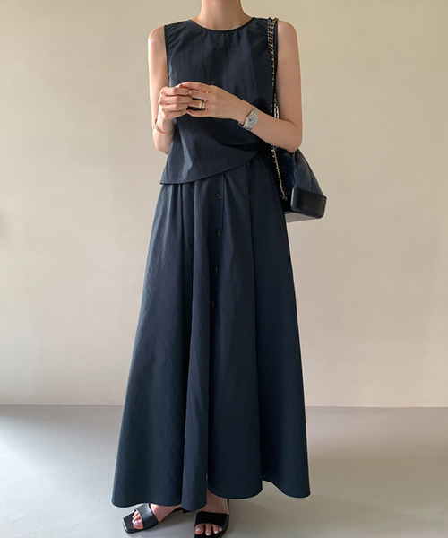 Doula Doula(ドゥーラドゥーラ)の「セットアップ ノースリーブブラウス&フレアロングスカート(セットアップ・レディース・ホワイト/ベージュ/ブラック/グレー/ネイビー・FREE)」の3枚目の写真