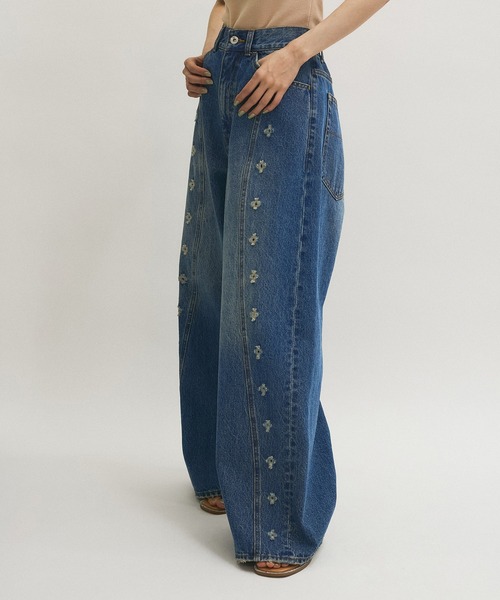 ADAM ET ROPE'（アダムエロペ）の「イノセンスフラワーデニム（デニムパンツ・レディース・サックスブルー/ブラック系その他・36/38）」の16枚目の写真