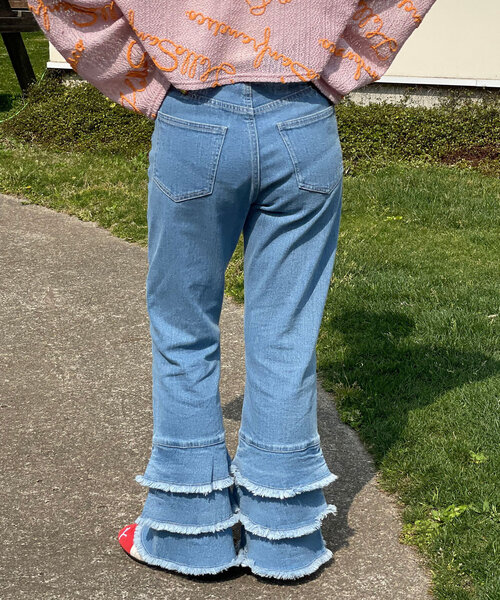 HELLO.SANFRANCISCO(ハローサンフランシスコ)の「【HELLO.SANFRANCISCO/ハローサンフランシスコ】裾フリルフレアデニム(デニムパンツ・レディース・サックスブルー・MEDIUM/SMALL/X-SMALL)」の6枚目の写真