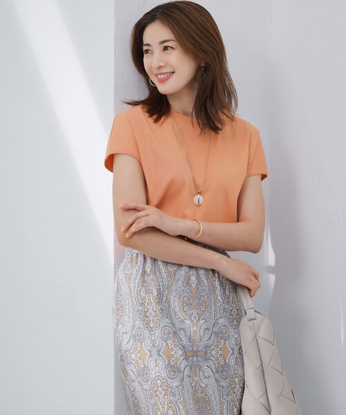 23区 S(ニジュウサンクチイサイサイズ)の「【汗じみ防止/速乾性】フレンチスリーブ IT Tシャツ(Tシャツ/カットソー・レディース・ホワイト系/ダークブラウン系/ベージュ系/ライトオレンジ系/スカイブルー系・32)」の1枚目の写真