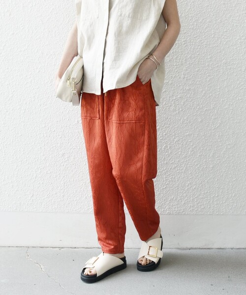 SHIPS any(シップス エニィ)の「SHIPS any:〈洗濯機可能〉サテン ジャカード テーパード イージー パンツ(その他パンツ・レディース・レンガ/ブラック・ONE SIZE)」の11枚目の写真