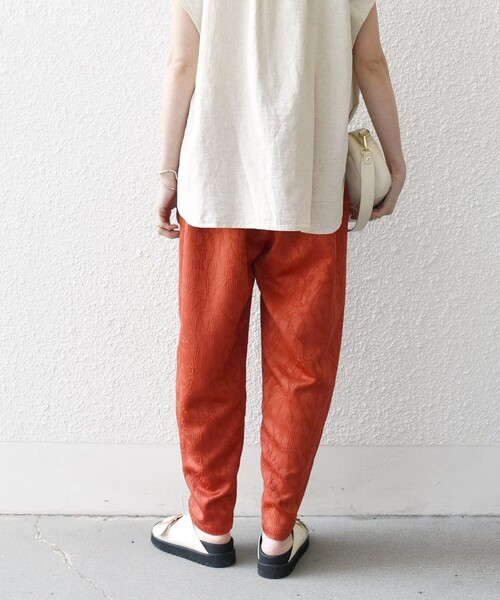 SHIPS any(シップス エニィ)の「SHIPS any:〈洗濯機可能〉サテン ジャカード テーパード イージー パンツ(その他パンツ・レディース・レンガ/ブラック・ONE SIZE)」の12枚目の写真