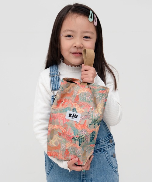 KiU（キウ）の「キッズシューズバッグ2nd（トートバッグ・キッズ・ブルー系その他/カラフル/ブラック/ブラック系その他/タイガーカモ・FREE）」の4枚目の写真