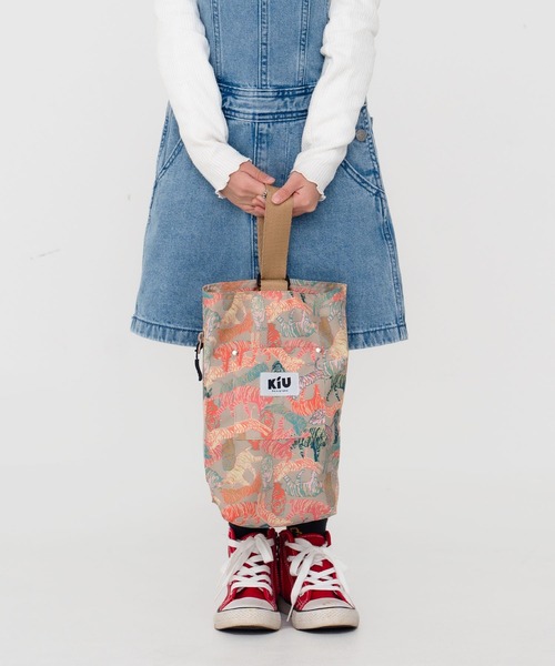 KiU（キウ）の「キッズシューズバッグ2nd（トートバッグ・キッズ・ブルー系その他/カラフル/ブラック/ブラック系その他/タイガーカモ・FREE）」の11枚目の写真