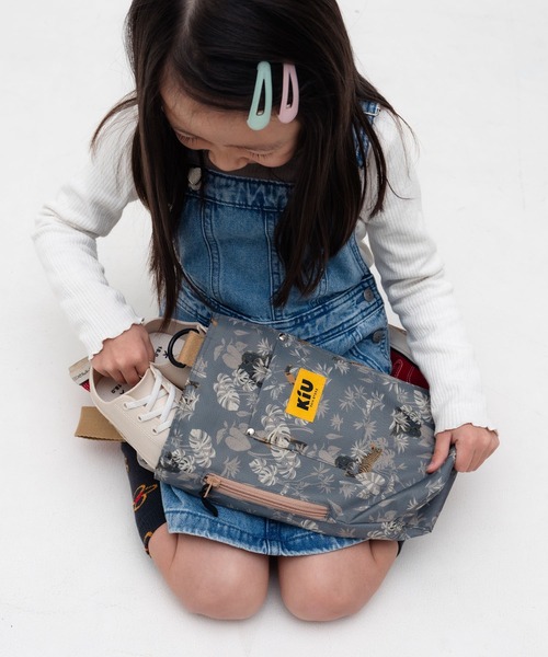 KiU（キウ）の「キッズシューズバッグ2nd（トートバッグ・キッズ・ブルー系その他/カラフル/ブラック/ブラック系その他/タイガーカモ・FREE）」の7枚目の写真