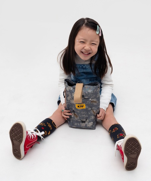 KiU（キウ）の「キッズシューズバッグ2nd（トートバッグ・キッズ・ブルー系その他/カラフル/ブラック/ブラック系その他/タイガーカモ・FREE）」の8枚目の写真