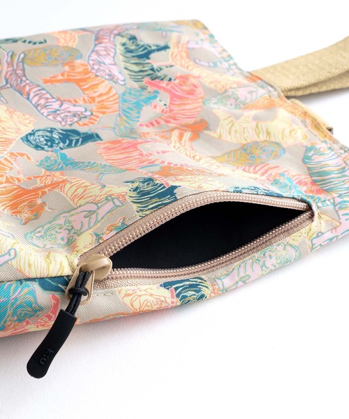 KiU（キウ）の「キッズシューズバッグ2nd（トートバッグ・キッズ・ブルー系その他/カラフル/ブラック/ブラック系その他/タイガーカモ・FREE）」の16枚目の写真