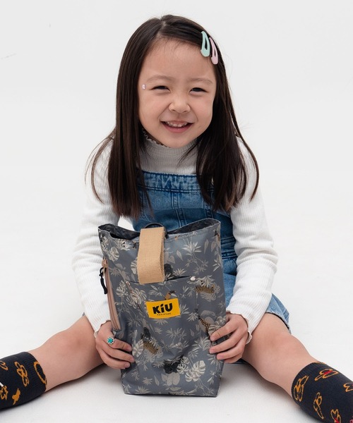 KiU（キウ）の「キッズシューズバッグ2nd（トートバッグ・キッズ・ブルー系その他/カラフル/ブラック/ブラック系その他/タイガーカモ・FREE）」の6枚目の写真