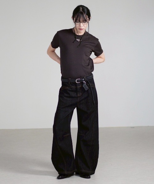 Chikashitsu +（チカシツプラス）の「【Chikashitsu +】lilting stitch curve denim pants / 【チカシツプラス】リルティングステッチカーブデニムパンツ（デニムパンツ・メンズ・ブラック・L/S/M）」の6枚目の写真